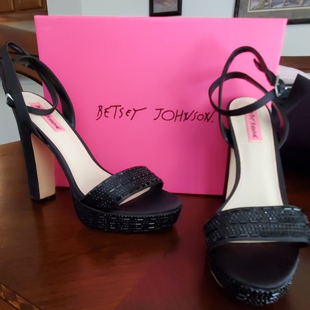 Betsey Johnson - Alliie Sandal